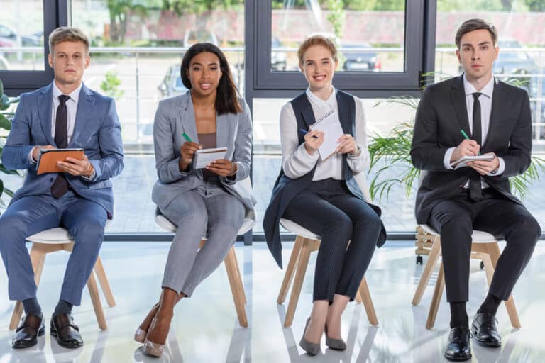 Outsourcing vs. servicios especializados